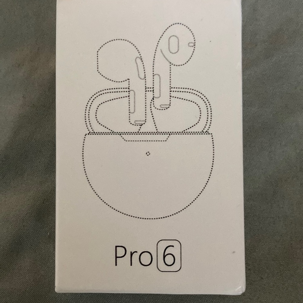 Ear buds for iPhone and androids 😍host-pick!